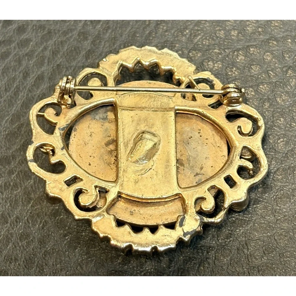 VINTAGE Red Guilloche Enamel Gold Tone Filigree Rhinestone High End Pin Brooch